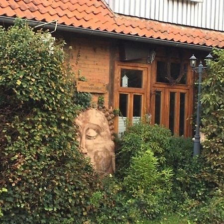 Grosse Hobbithoehle Mit Gemeinschaftsgarten Neustadt am Rübenberge Exteriör bild